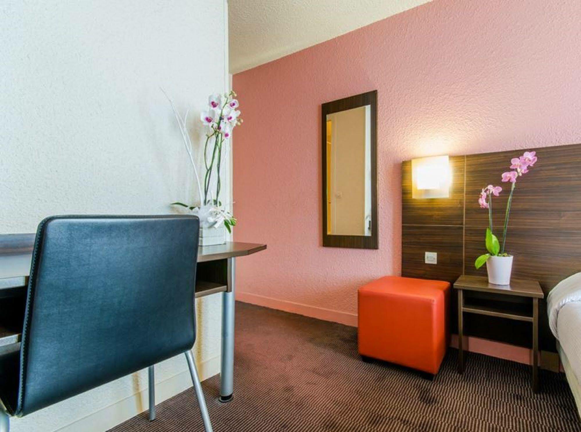 Hotel Arc Paris Porte D'Orleans Montrouge Exterior photo